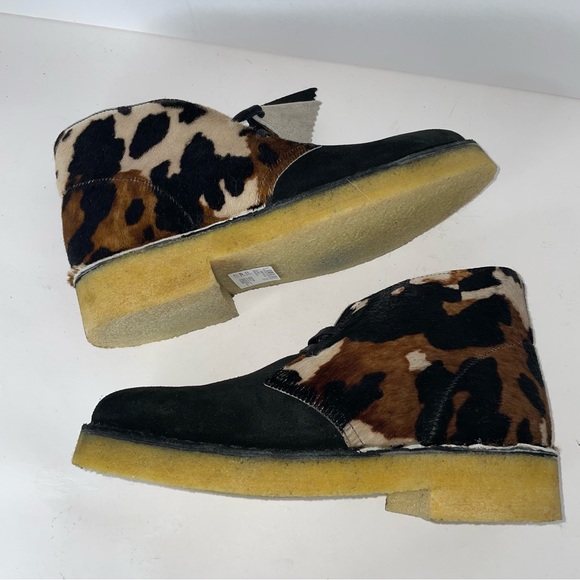 Clarks Originals Women's 8 Black Cow Print Suede 221 Desert Boots - Picture 2 of 14